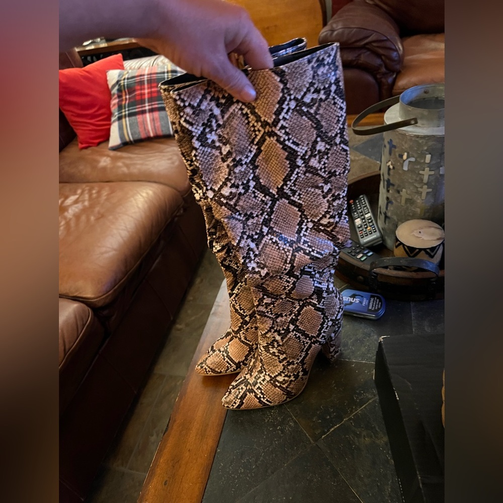 Wet Kiss Python Boots Size 7